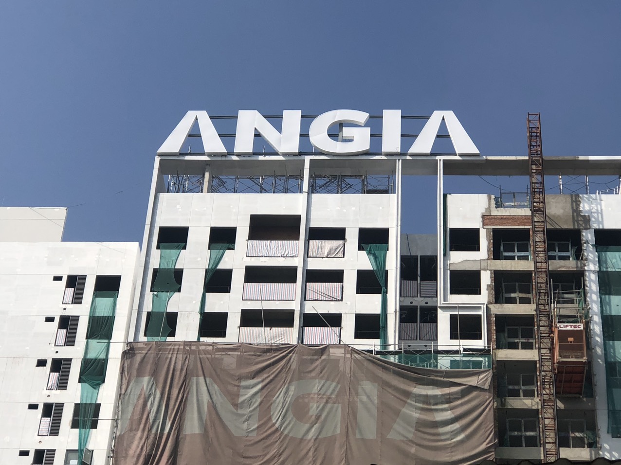 Bảng hiệu nóc tòa nhà AN GIA